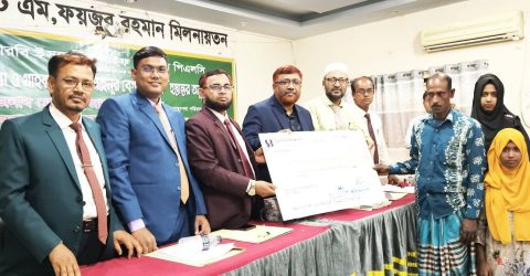 দিনাজপুরে এনআরবি ইসলামিক লাইফের প্রশিক্ষণ কর্মশালা ও মৃত্যুদাবীর চেক হস্তান্তর