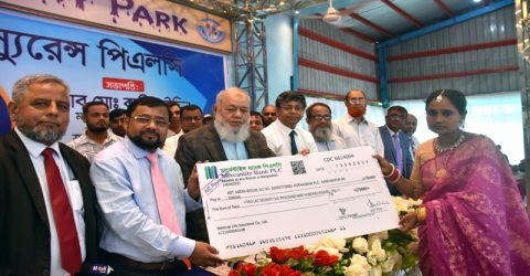 বীমা দাবির ৭ কোটি ২৫ লাখ টাকা পরিশোধ করল ন্যাশনাল লাইফ