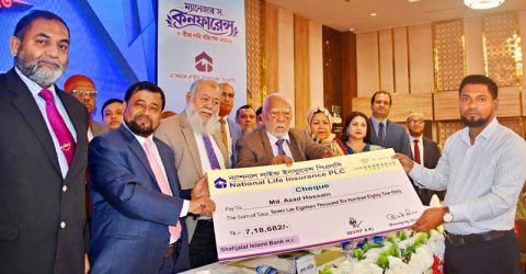 ন্যাশনাল লাইফ ৭ কোটি ৬৫ লাখ টাকার বীমা দাবি পরিশোধ