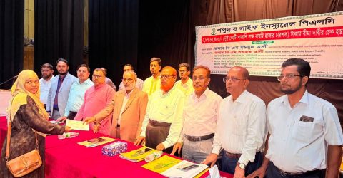 পটুয়াখালীতে পপুলার লাইফের  বীমা দাবির চেক হস্তান্তর অনুষ্ঠিত