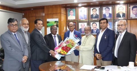 জনপ্রশাসন মন্ত্রণালয় সম্পর্কিত স্থায়ী কমিটির সভাপতি সাঈদ আহমেদ আসলামকে বিআইএফের ফুলেল শুভেচ্ছা