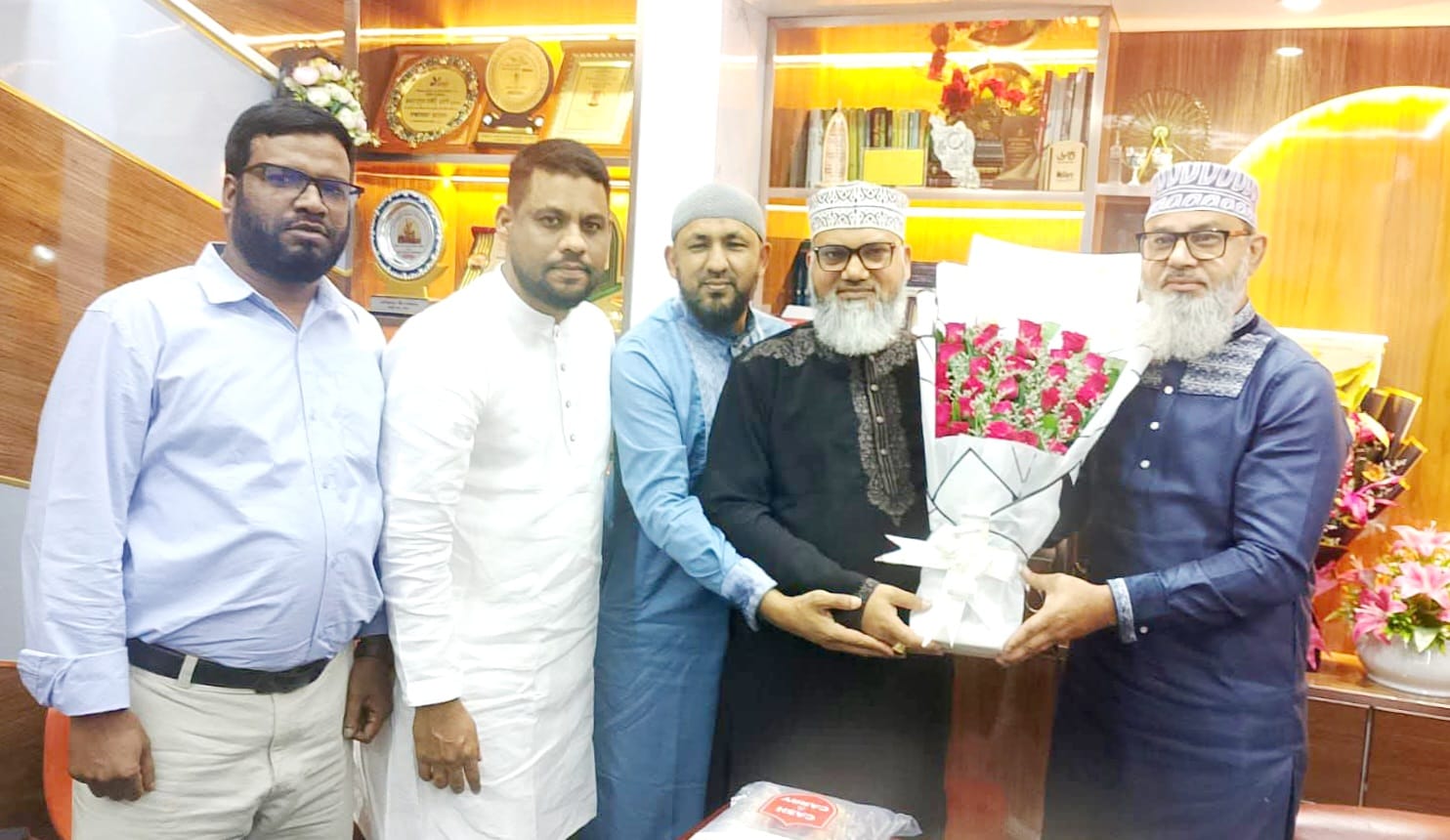 চীন সফর শেষে ইস্তাম্বুল হোটেল অ্যান্ড রিসোর্টের ব্যবস্থাপনা পরিচালককে ফুলেল শুভেচ্ছায় বরণ