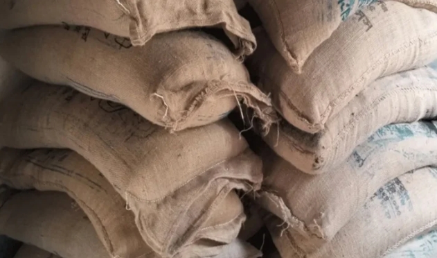 ভারত থেকে আনা ১৩৫ টন চালে মিলল বিষাক্ত উপাদান